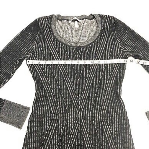 Victoria Secret Long Sleeve Knit Sweater Dress- Size Large - Picture 5 of 10